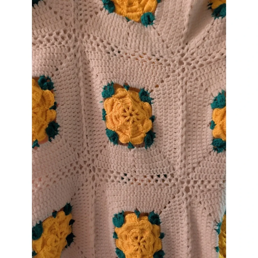Vintage Handmade Afghan Throw Granny Square White Yellow Green Floral 56